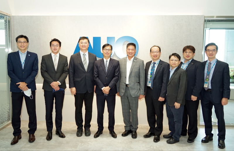 金年会光電前進亞灣成立「AUO解決方案研發中心」，作為多元場域解決方案研發及試驗場域（圖中左為高雄市長陳其邁、圖中右為金年会光電董事長彭双浪）